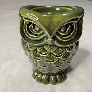 Bath & Body Works owl oil warmer